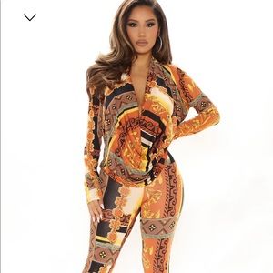 Fashion nova legging set, stretch, long sleeve, size XL but fits like a L